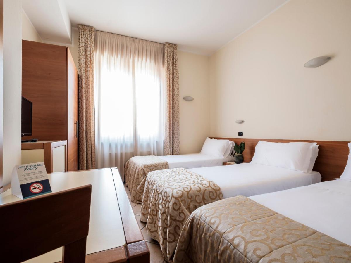 Hotel Lory Forlì Buitenkant foto