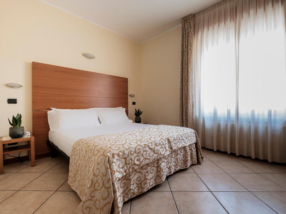 Hotel Lory Forlì Buitenkant foto